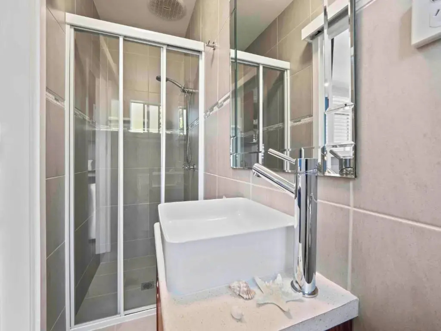 Almare Tourist Motel