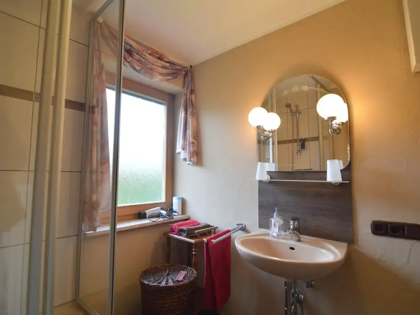 Modern Holiday Apartment With Large Garden Near the River Moselle