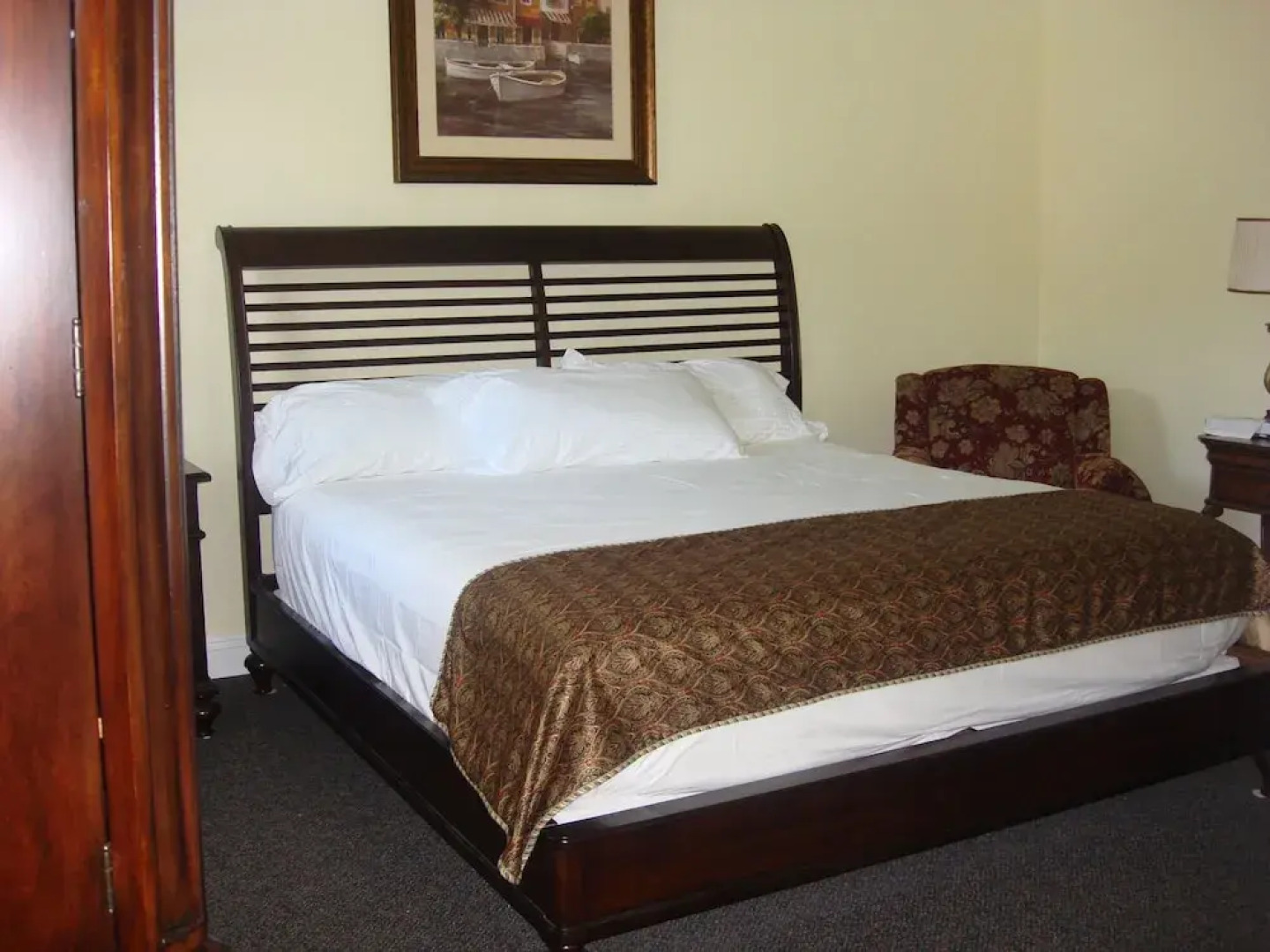 The City Hotel Bar & Grill