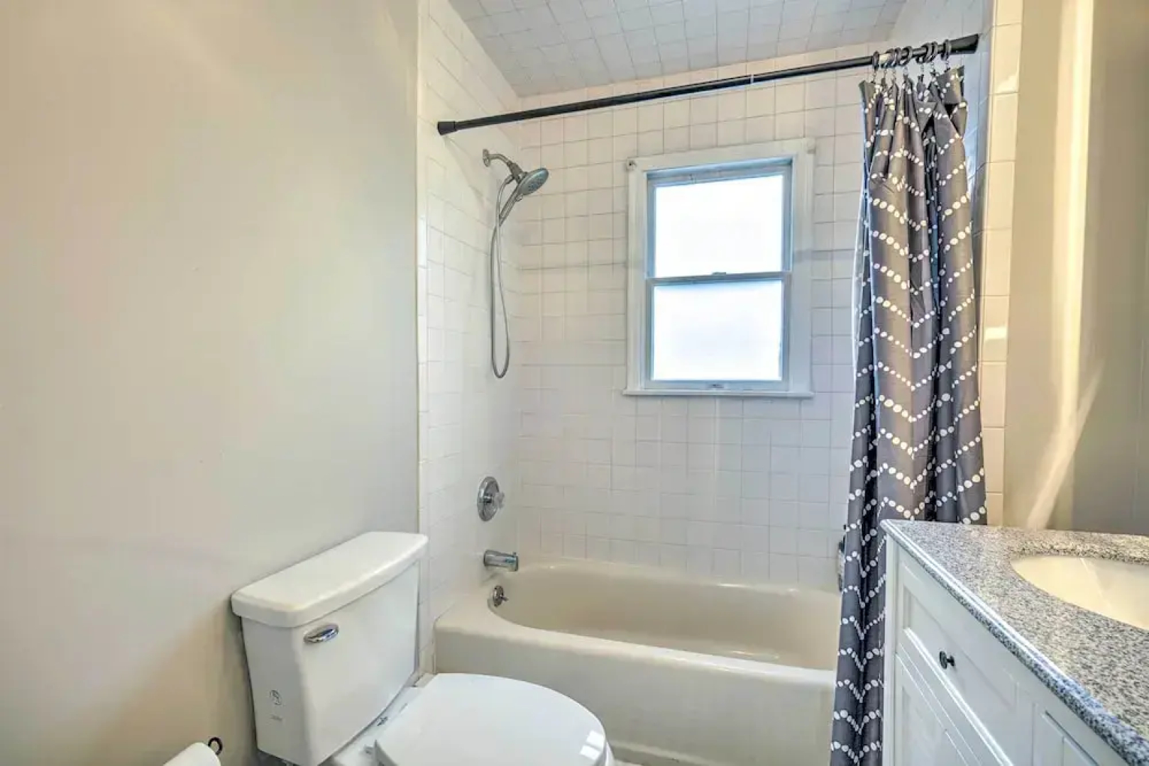 Family-friendly Keansburg Home: Walk to Beach!