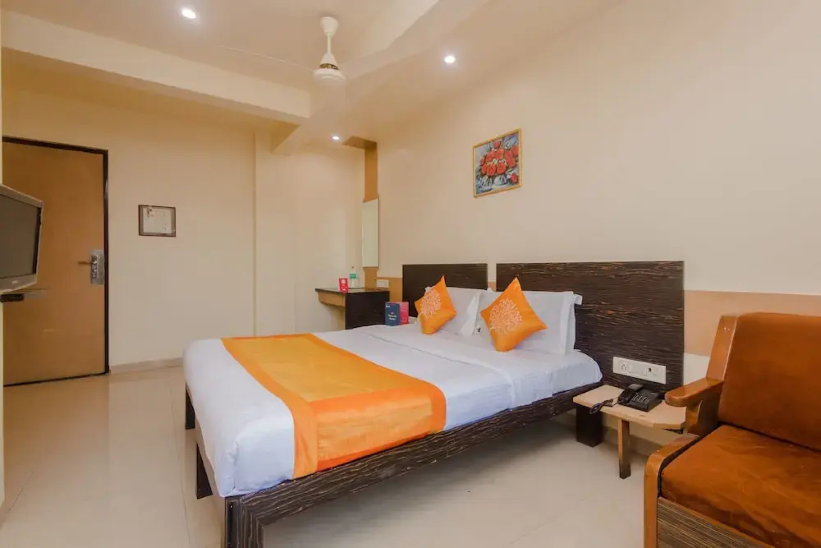 OYO 10382 Hotel Saffron Suites