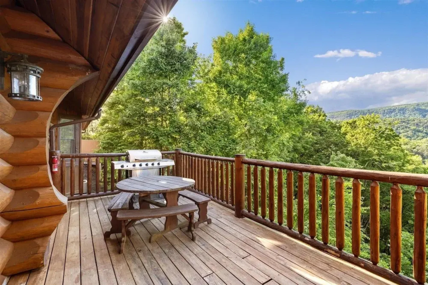 Paradise Point 4 Bedroom Cabin by RedAwning