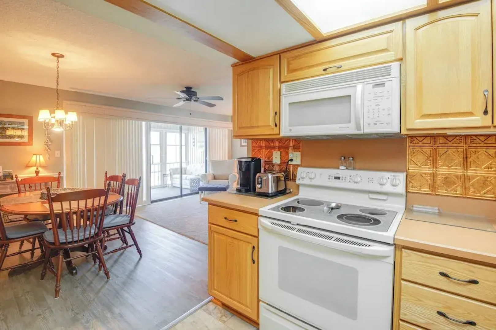 Pool Access & Lanai: Riverfront Welaka Condo!