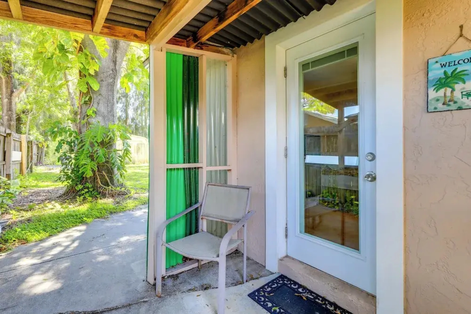 Walkable Studio in Pinellas Park w/ Desk & Patio