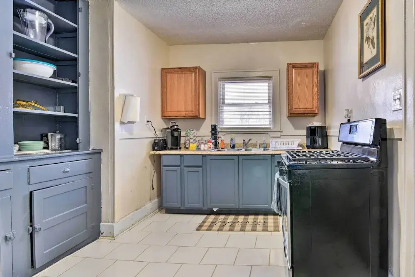 Awesome Detroit Apartment < 3 Mi to Midtown!