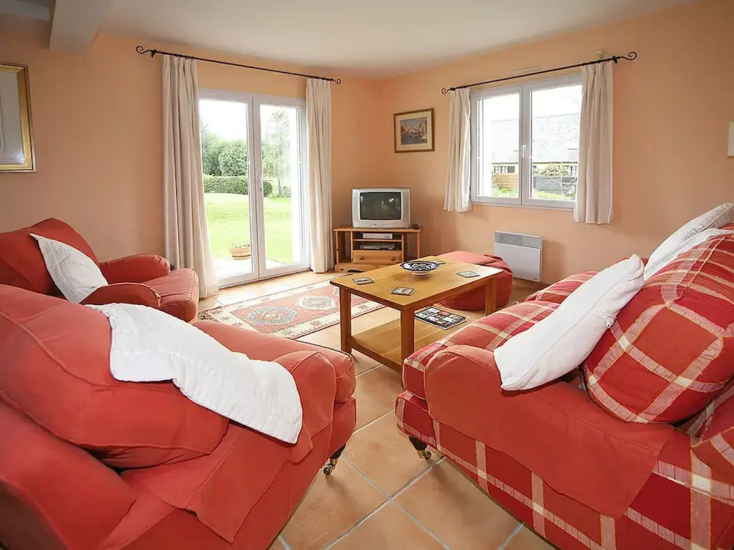 Classic Holiday Home in Riec-sur-bélon With Private Garden