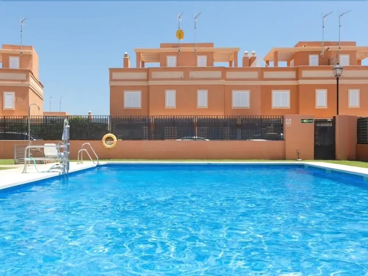 Las Biznagas, casa con barbacoa y piscina comunitaria