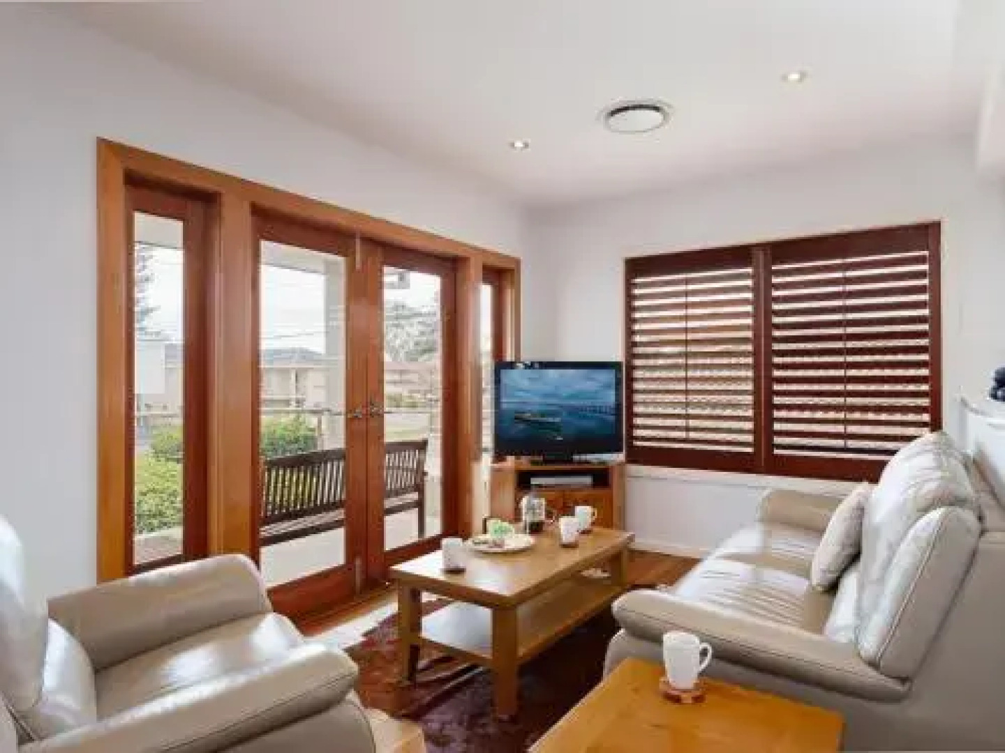 Beauty And The Beach', 88 Foreshore Drive - Large Home With Wifi And Water Views