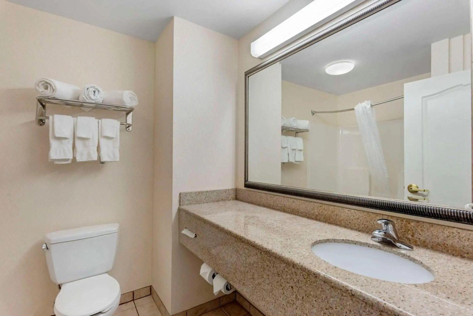 Comfort Inn & Suites Dover near Speedway