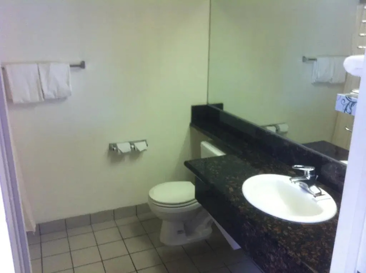 Homestay Suites - Studios & Spas