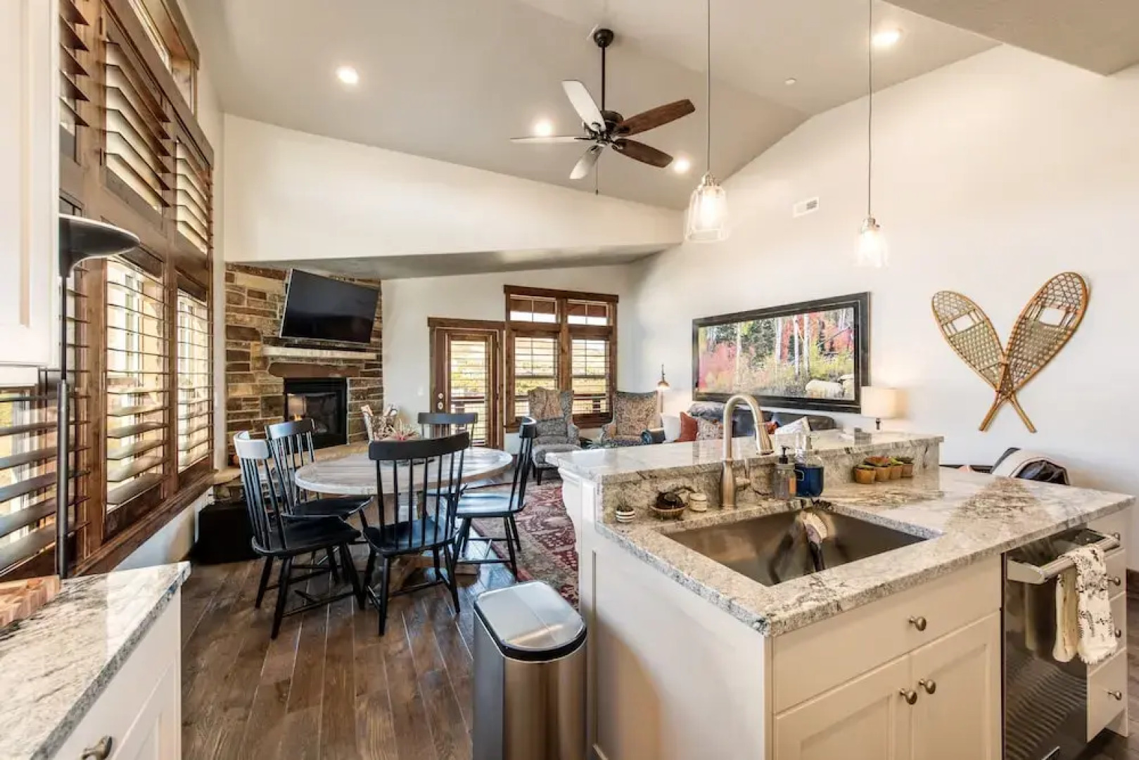 Deer Park Condo #303 3 Bedrooms 2 Bathrooms Condo