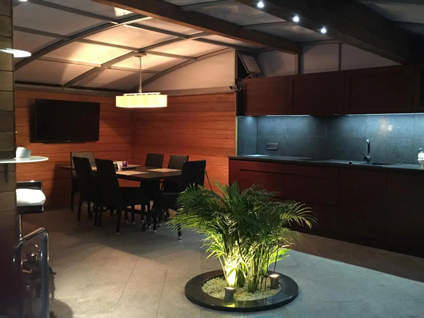 Apartament z prywatnym, krytym basenem