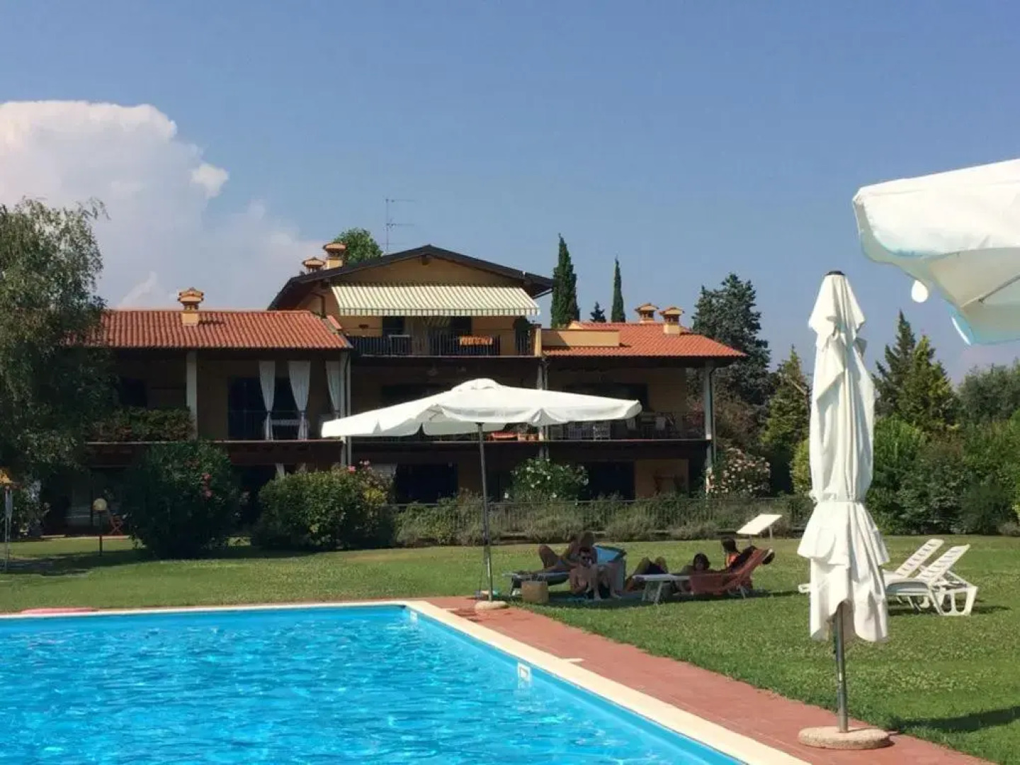 2 bedrooms appartement with shared pool furnished terrace and wifi at Padenghe Sul Garda