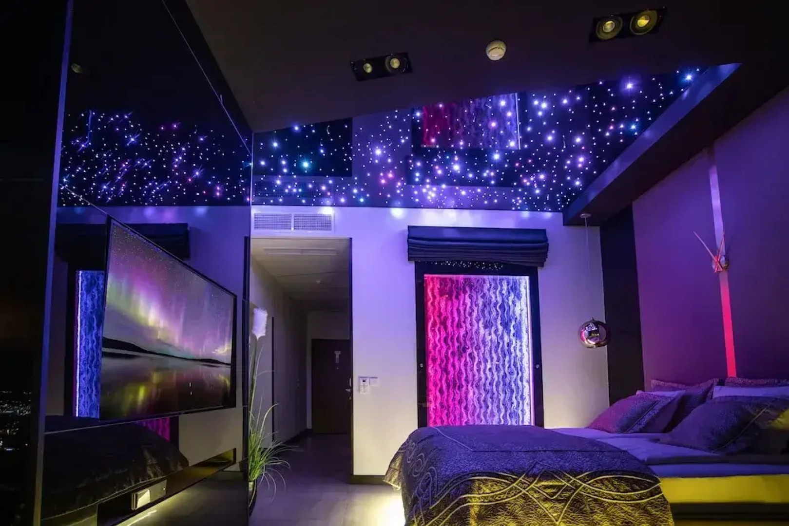 Apartments in Sky Tower with Bathtub near the window