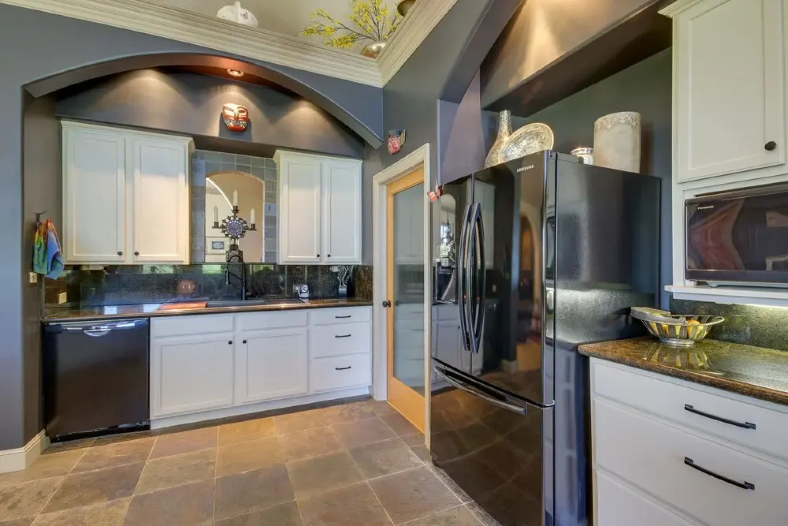 Riverfront Livingston House in Paradise Valley!