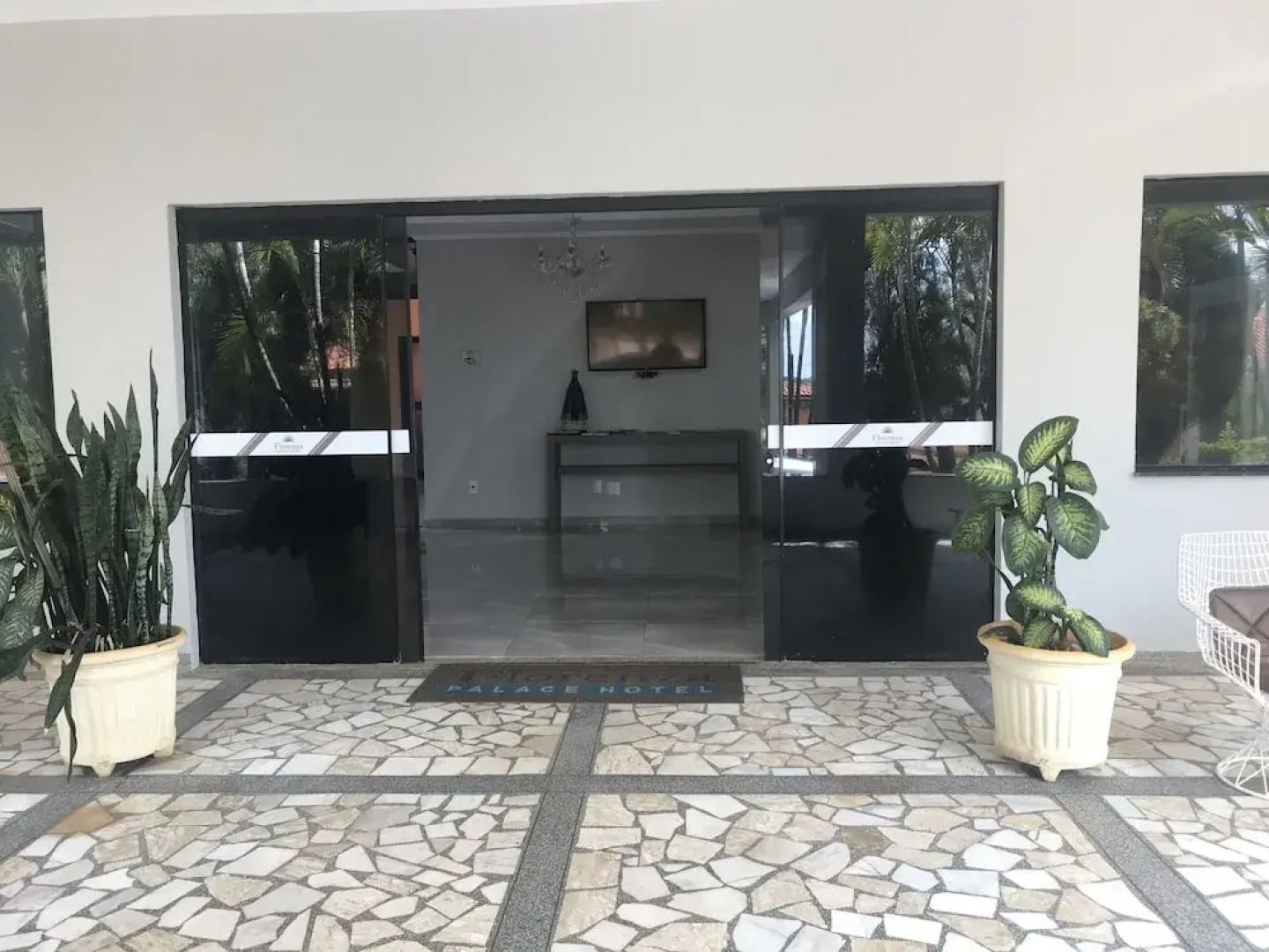 OYO Florenza Palace Hotel