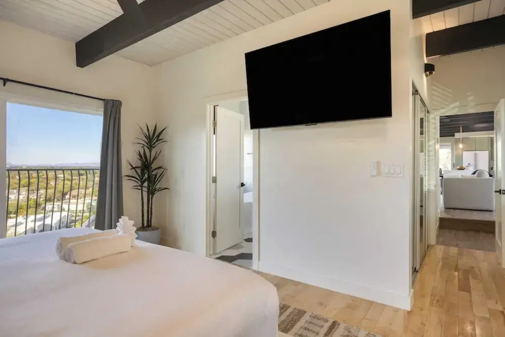 Panoramic Views, Private Pool, Patio Lounge w/ Firepit Royal Palm by Avantstay