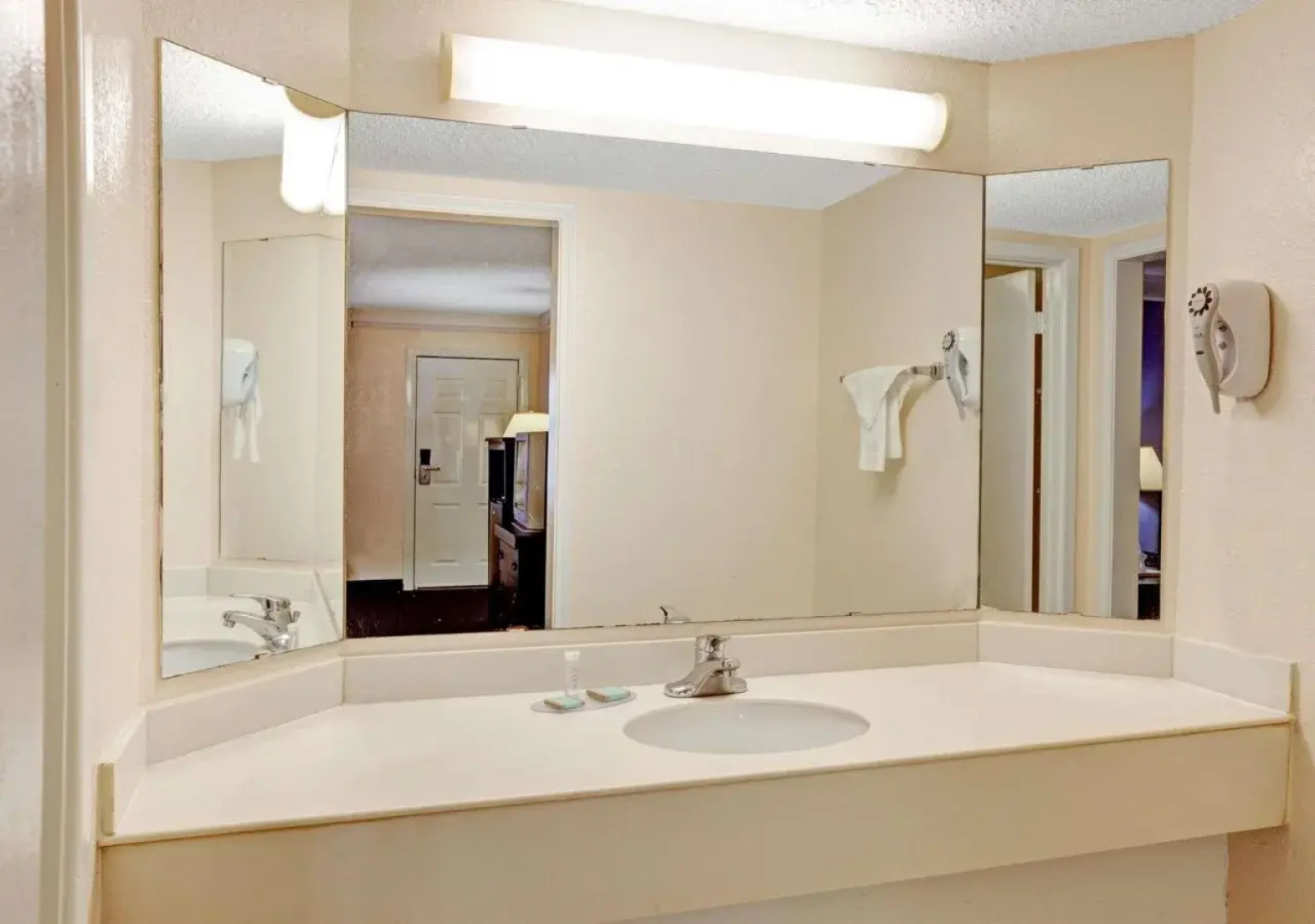 Travelodge by Wyndham North Richland Hills