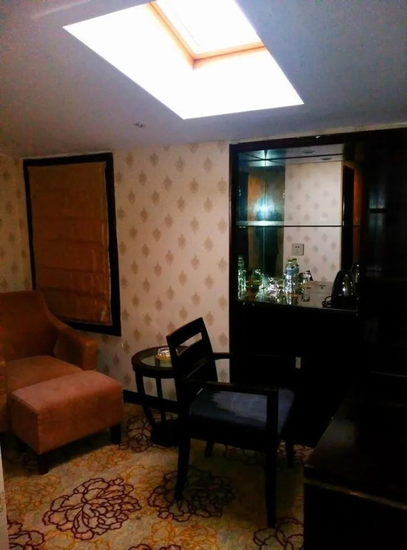 Kaili Business Hotel