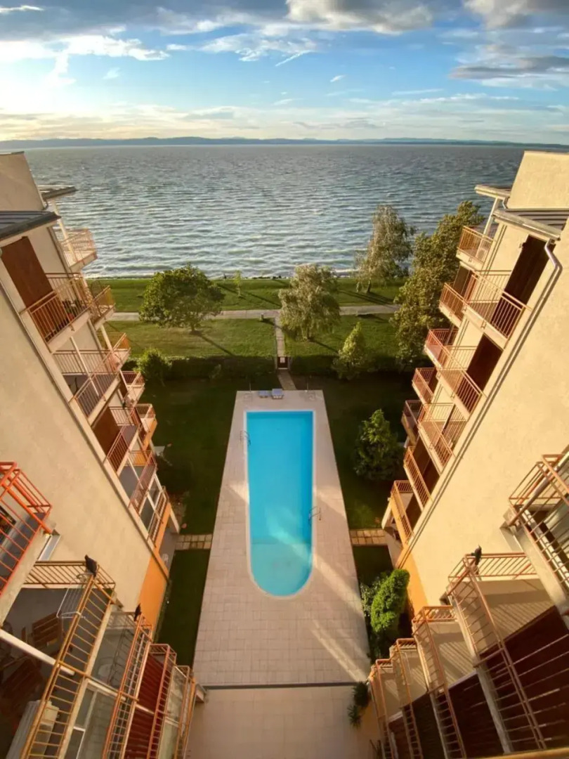 Viktria Vzparti Medencs Apartman