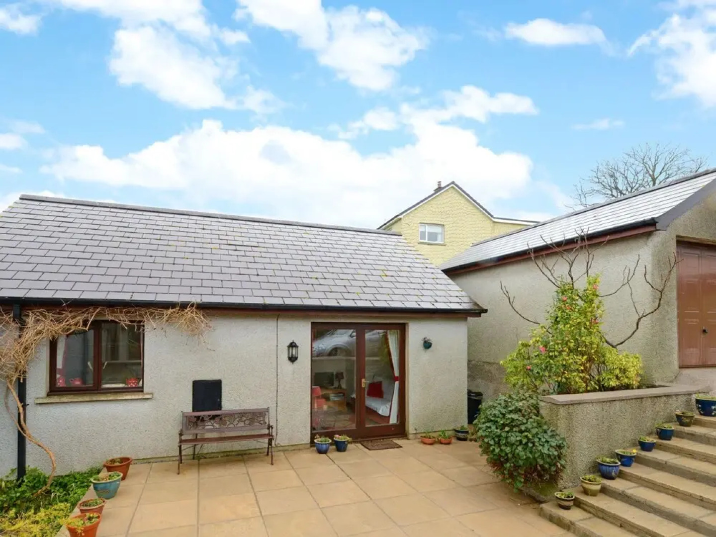 Modern Holiday Home in Wisemans Bridge With Terrace