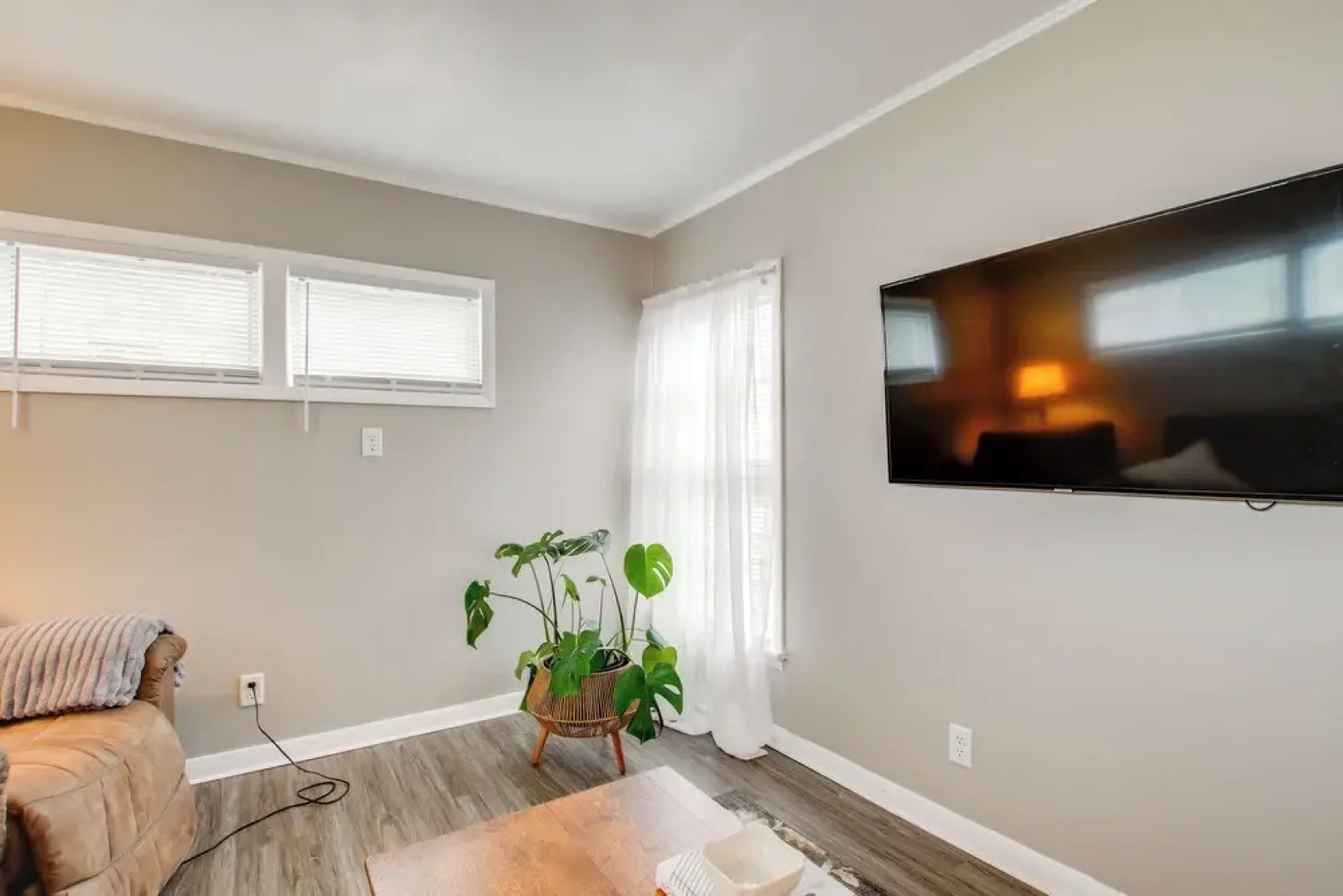 Home Near Kinnick, UI Health & Amish Country