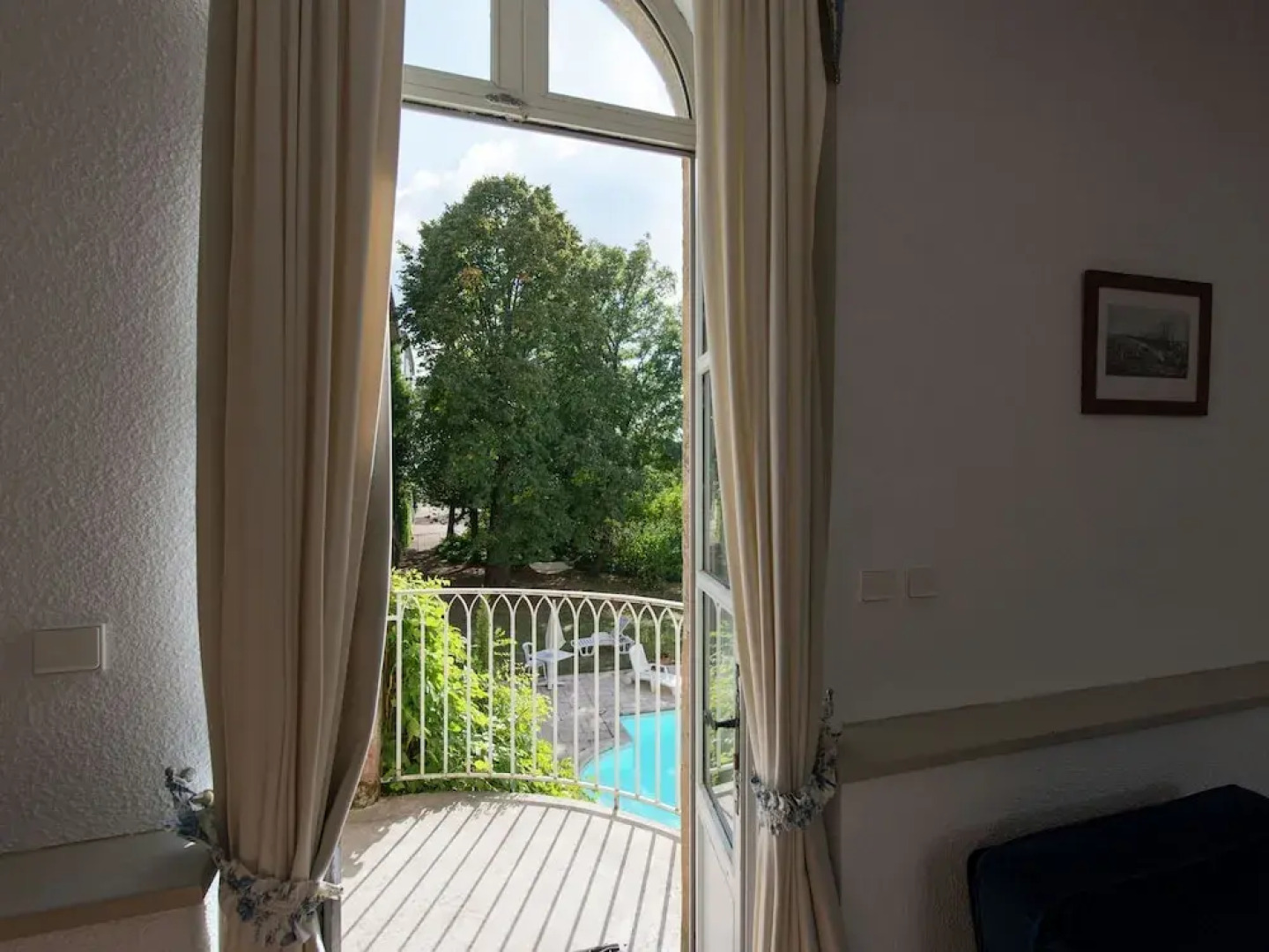 Lavish Apartment in Saint-clair With Balcony