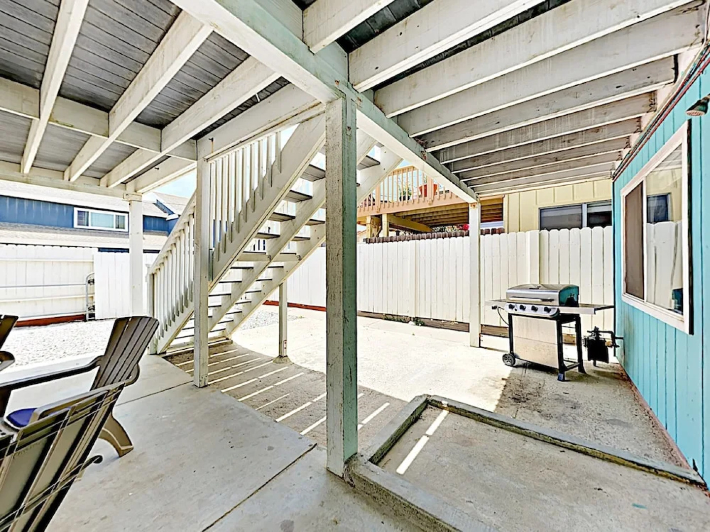 Airy Beach W/ Ocean Views, Balcony & Patio 3 Bedroom Home