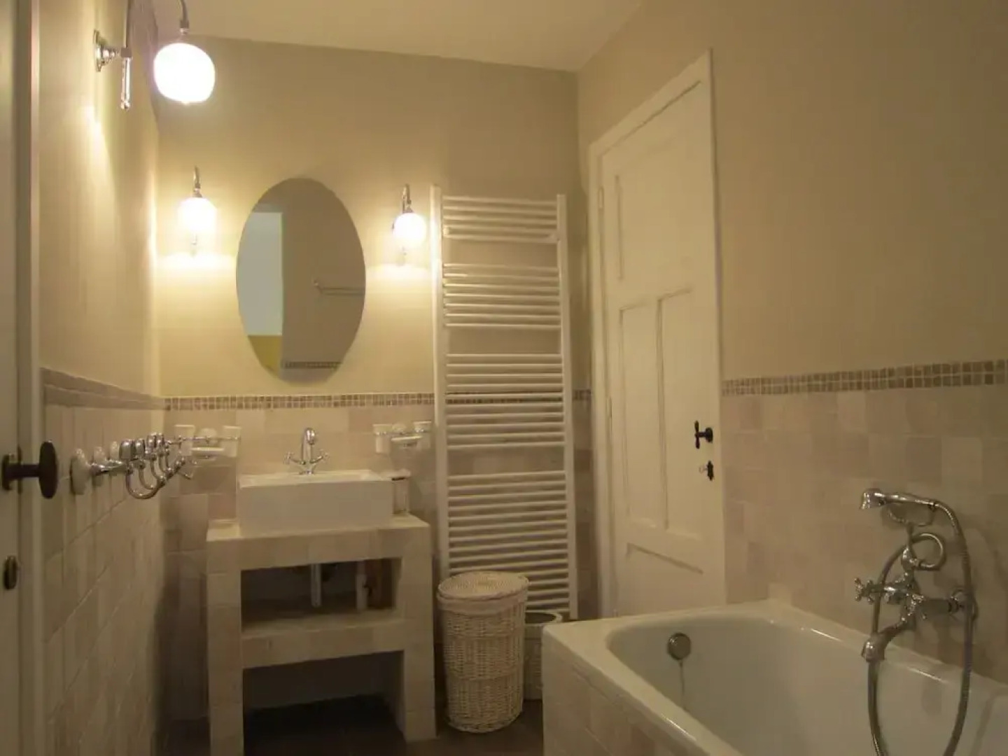 Delightful Castle in Bastogne With Bubble Bath