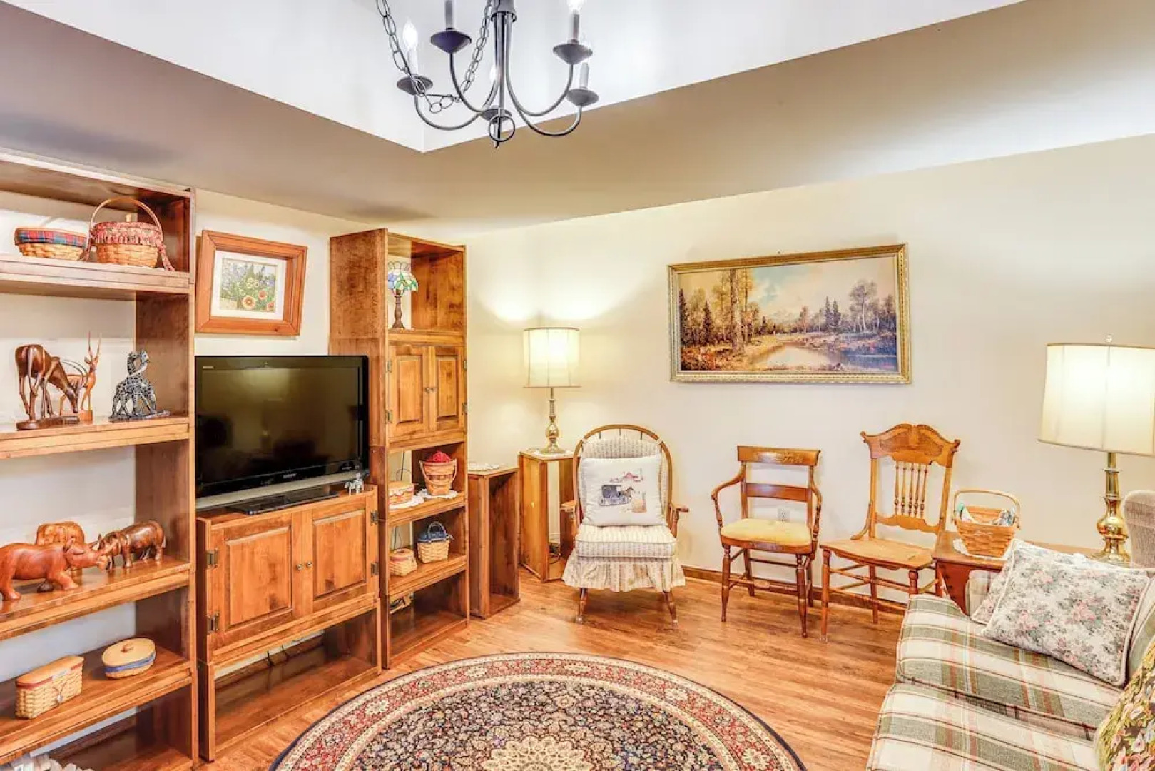 Charming Apartment w/ Yard & Beautiful Gardens!