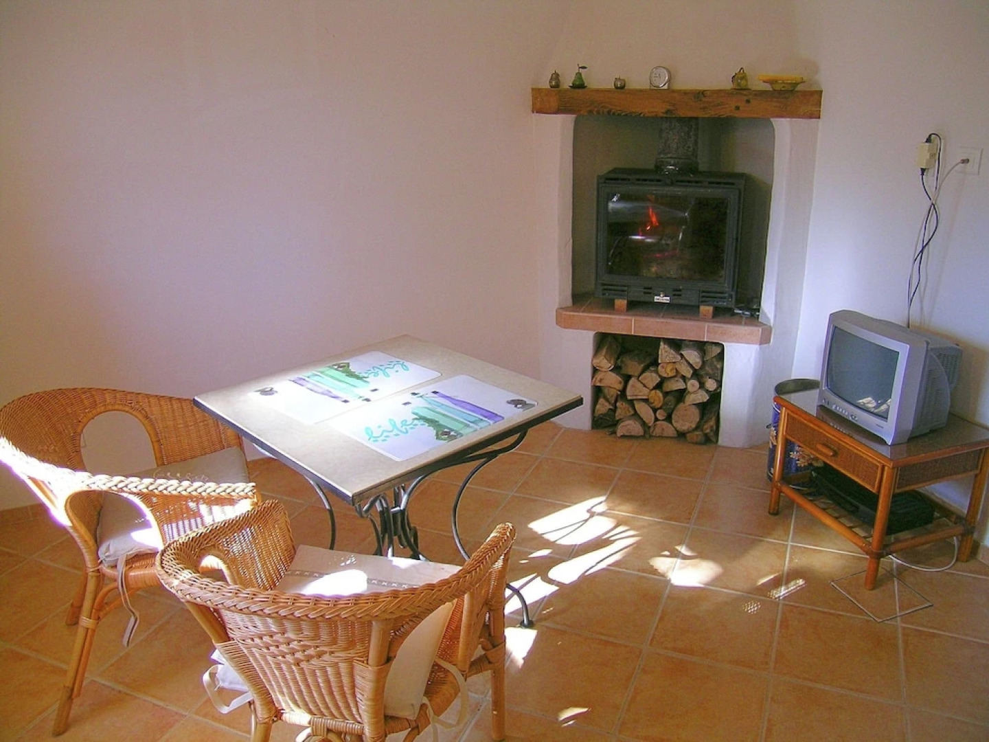 Cozy Cottage in Peaceful Hamlet Saint-martin-de-castillon
