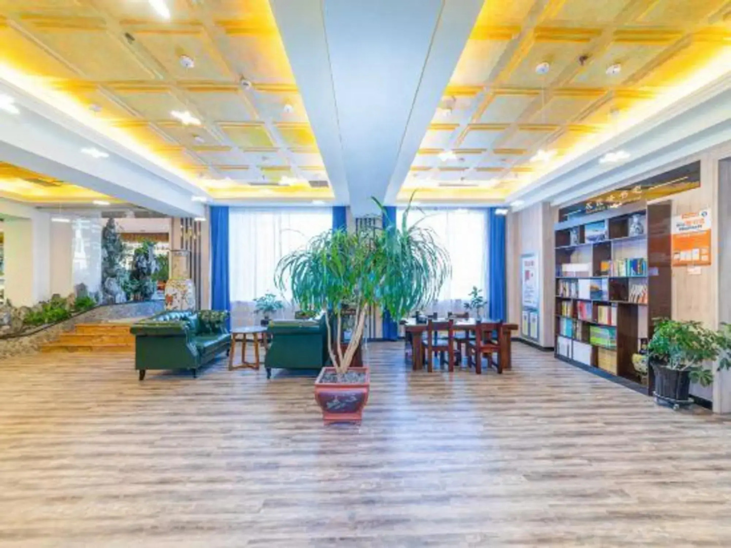 Friendship Peak Hotel