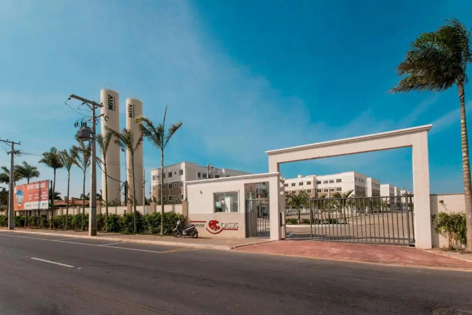 Apt completo-Ar-TV-Portaria 24h-Piscina-Praia