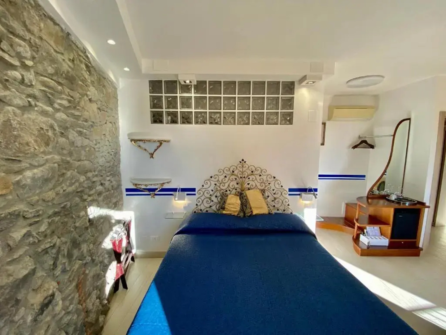 Giovanni Rooms Manarola