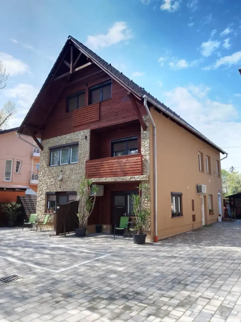 Smeraldo Kastely Szallo