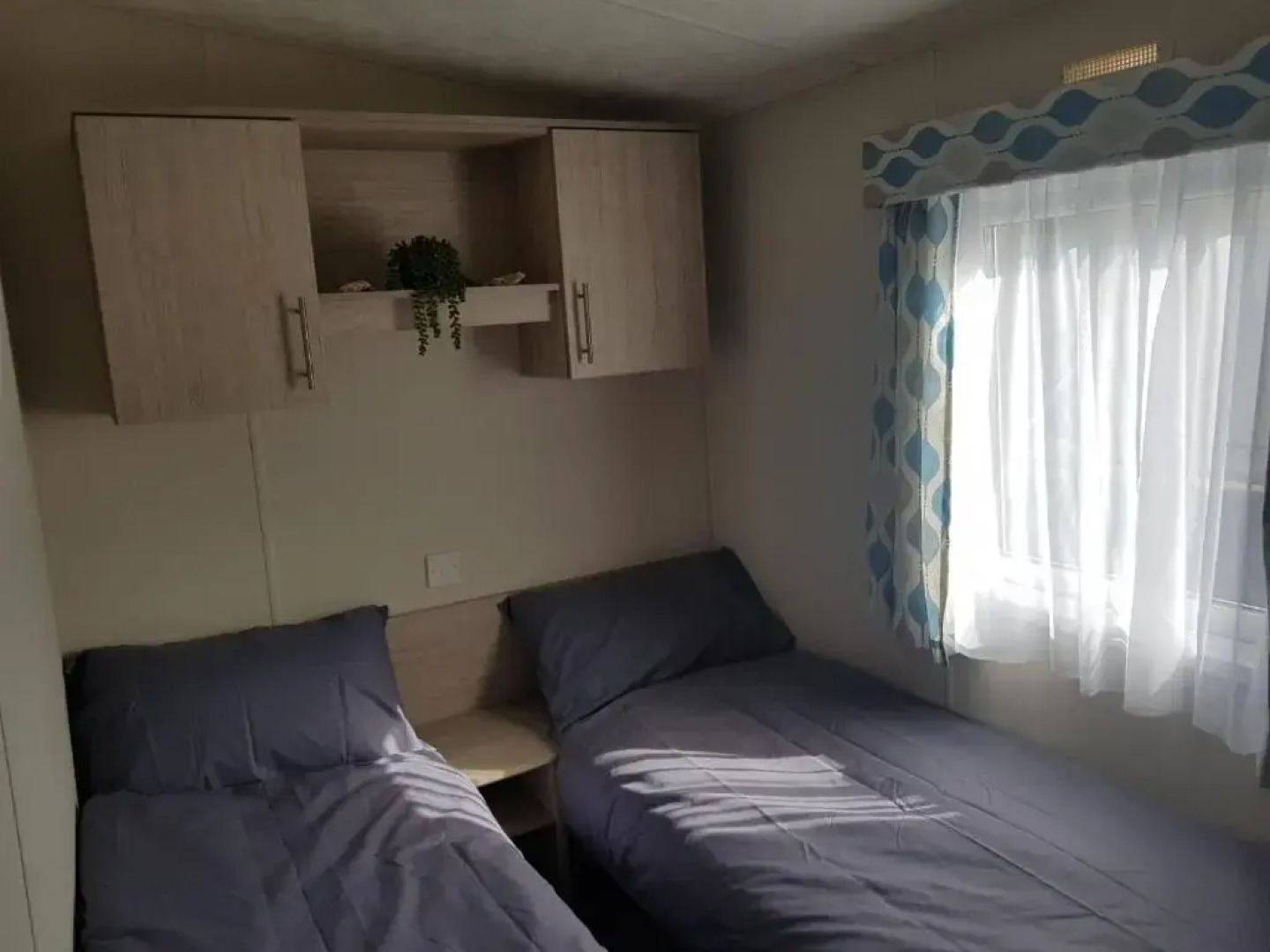 Lodge - Sleeps 8 - Parking, Wifi,