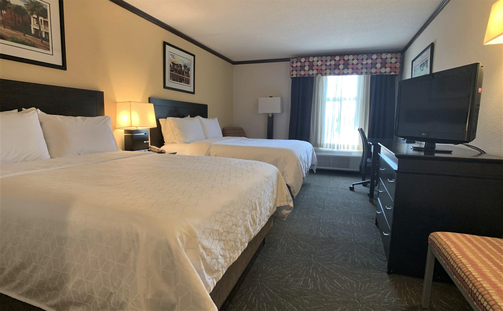 Holiday Inn Express & Suites Charleston - Northwoods by IHG