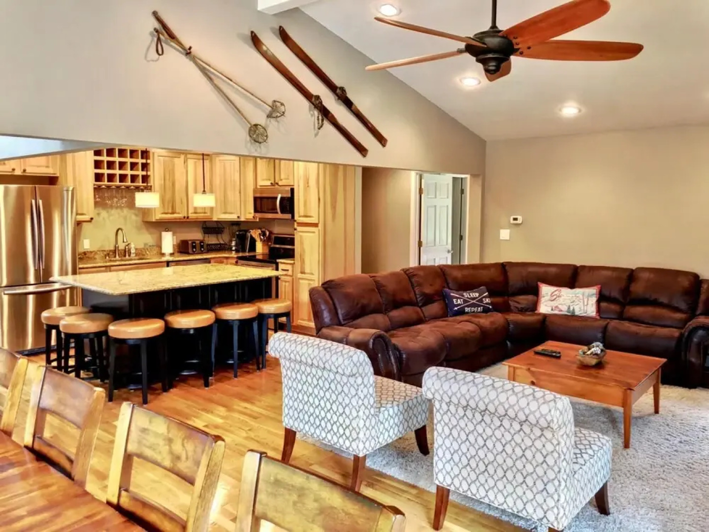 O7 Slopeside Bretton Woods Resort cottage with upscale stylings cozy decor tons of space