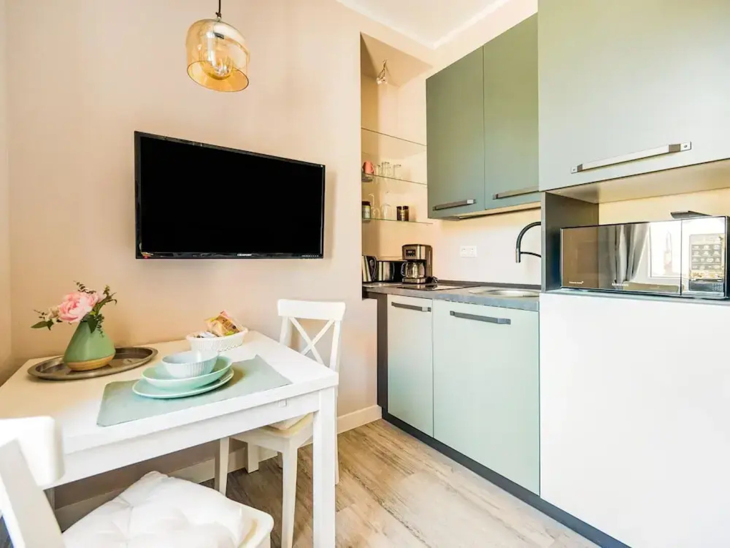 Cozy Terrace Apartment