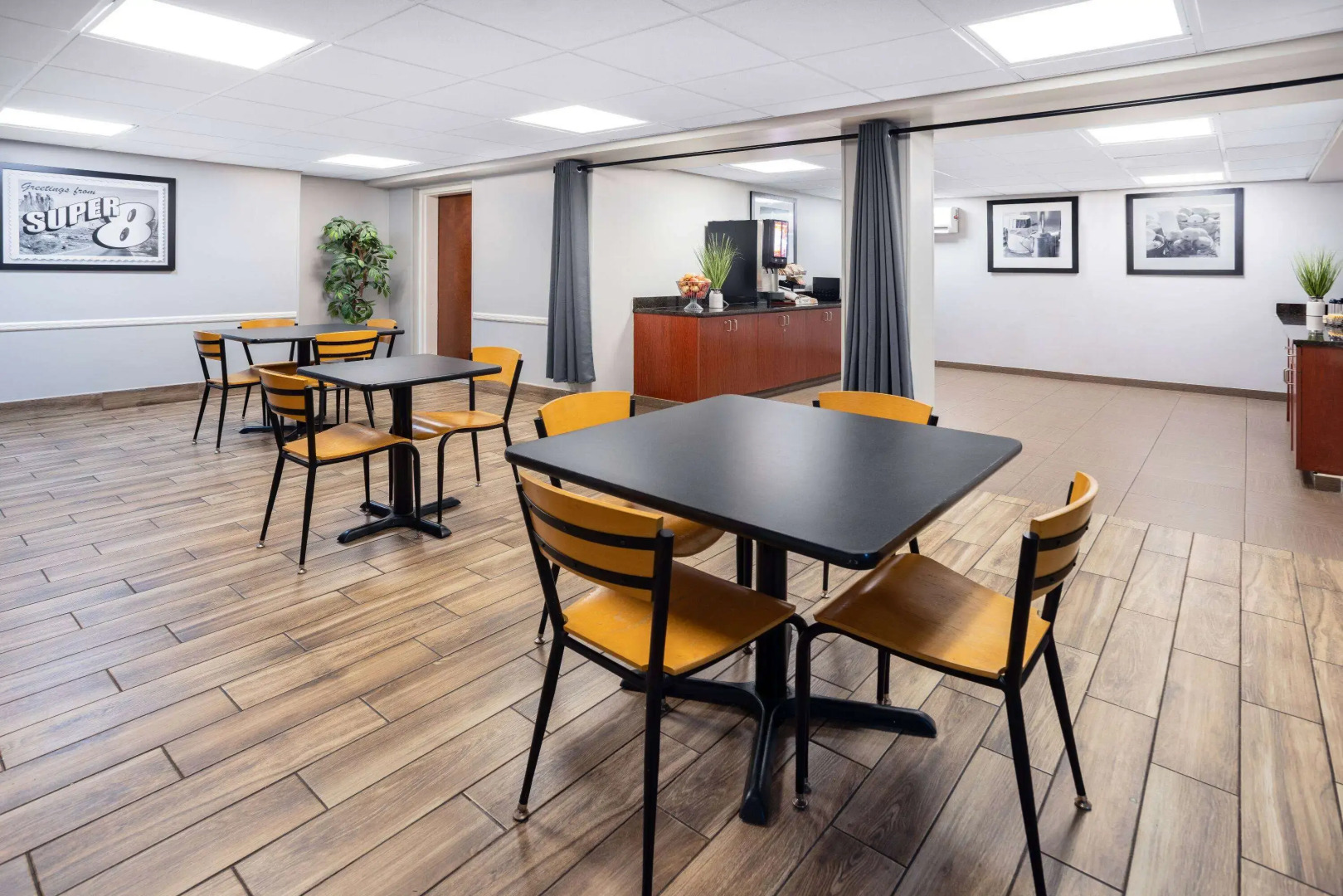 Super 8 by Wyndham Mount Laurel