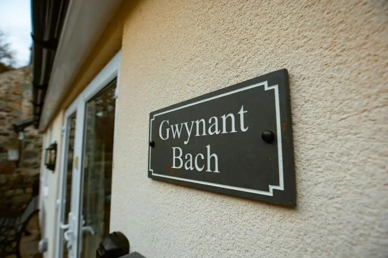 GWYNANT BACH - Cosy 2 Bed Bungalow Cottage in Snowdonia National Park, Conwy, North Wales