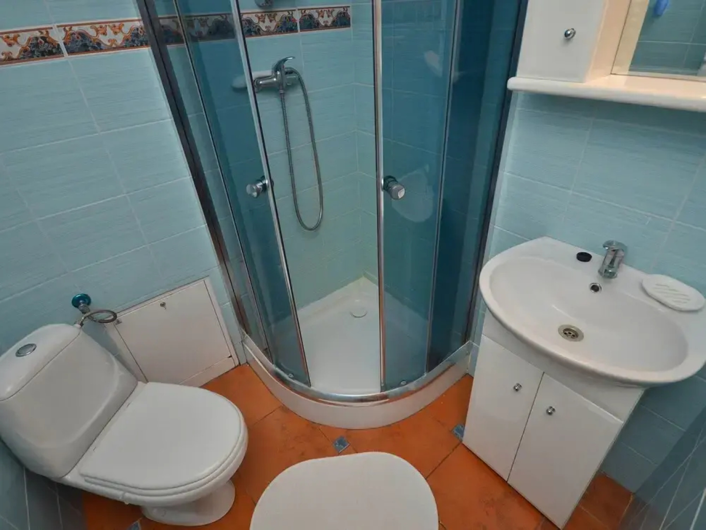 A Quiet Cottage in a Seaside Village. Living Room, two Bedrooms, a Large Garden