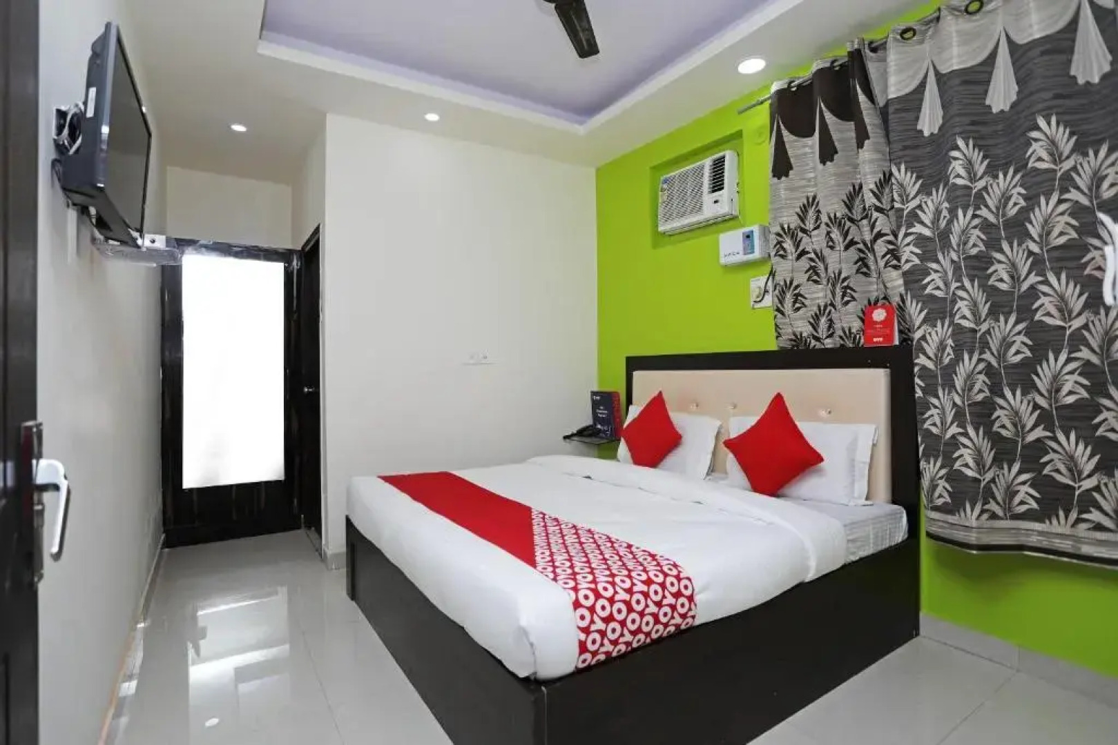 Super OYO 14332 Raj Palace