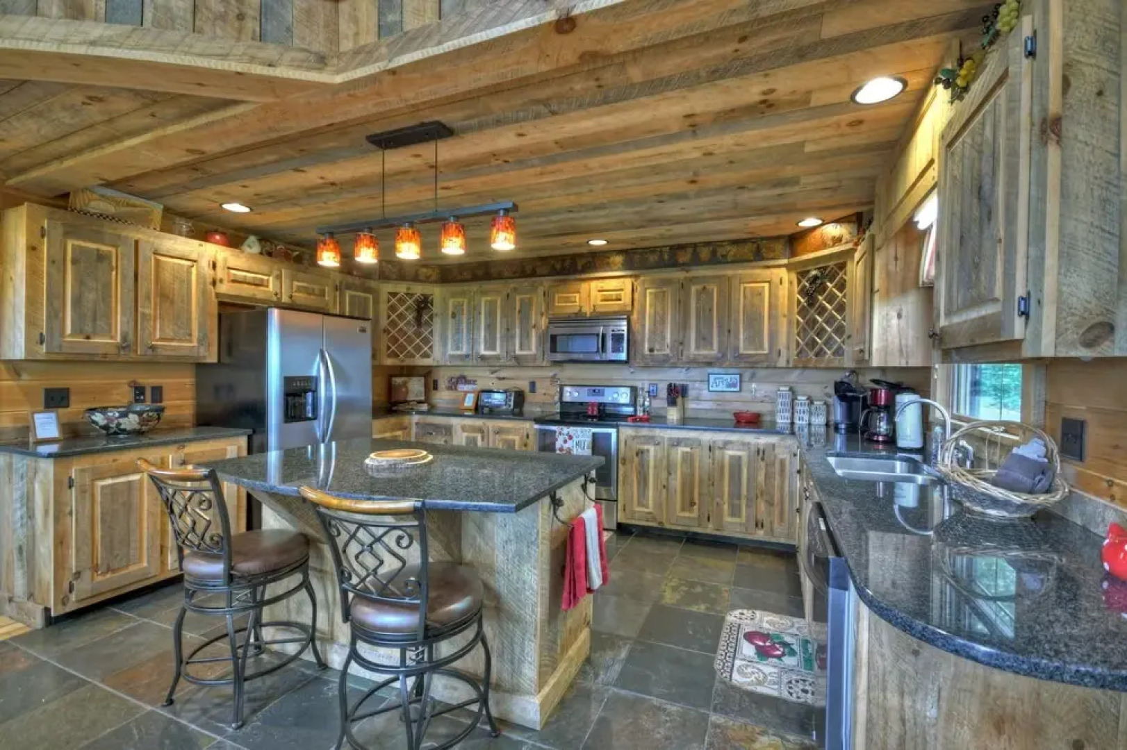 Heavens Doorstep- Stunning Mtn & Lake Nottley View