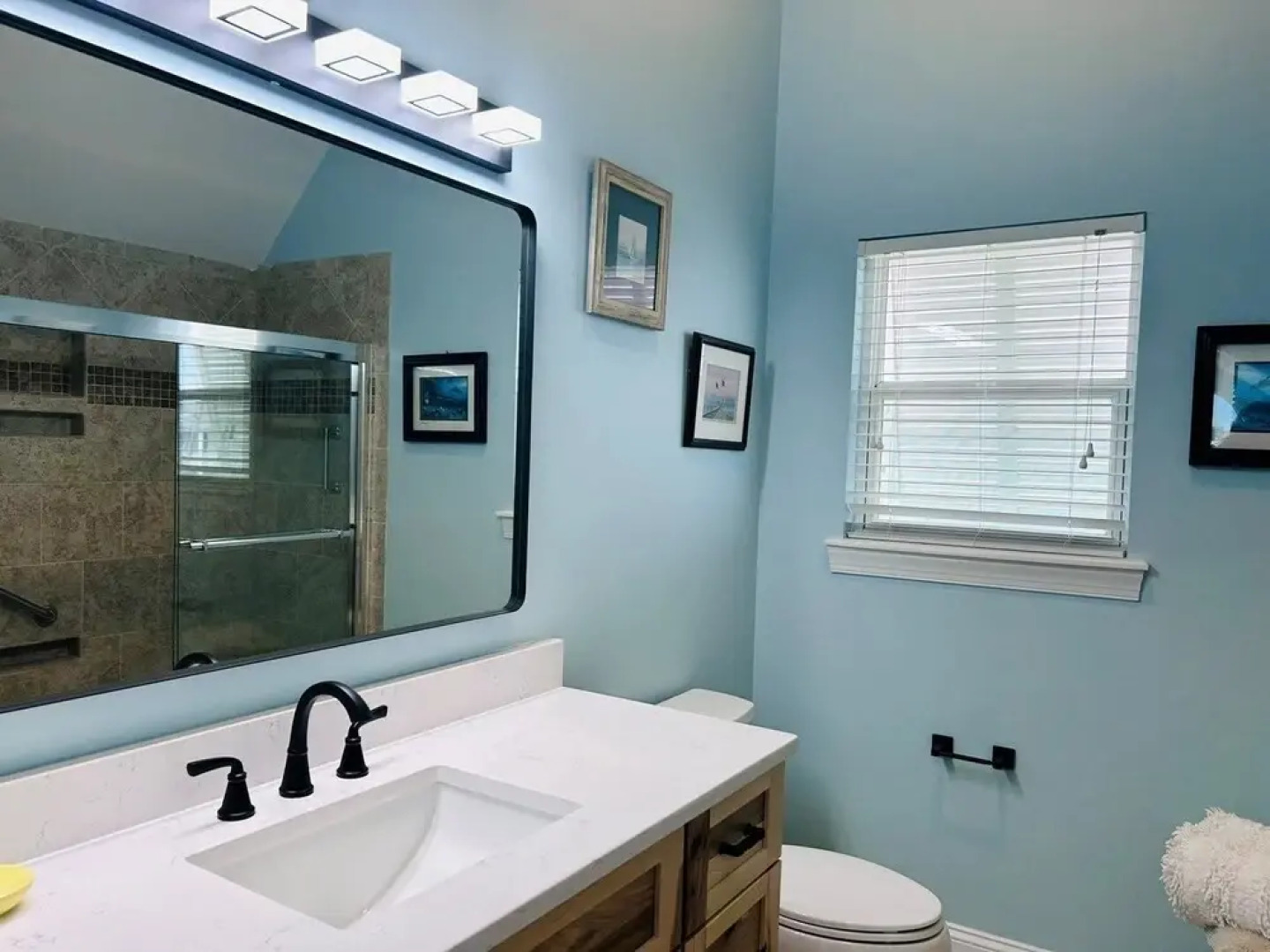 Serenity's Star 4 Bedroom Home by RedAwning