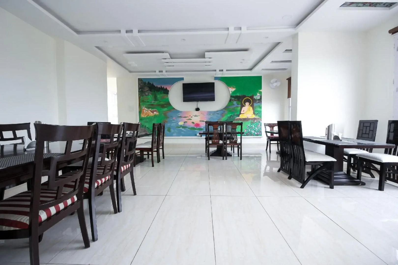 OYO 28284 Gliders Holiday Inn