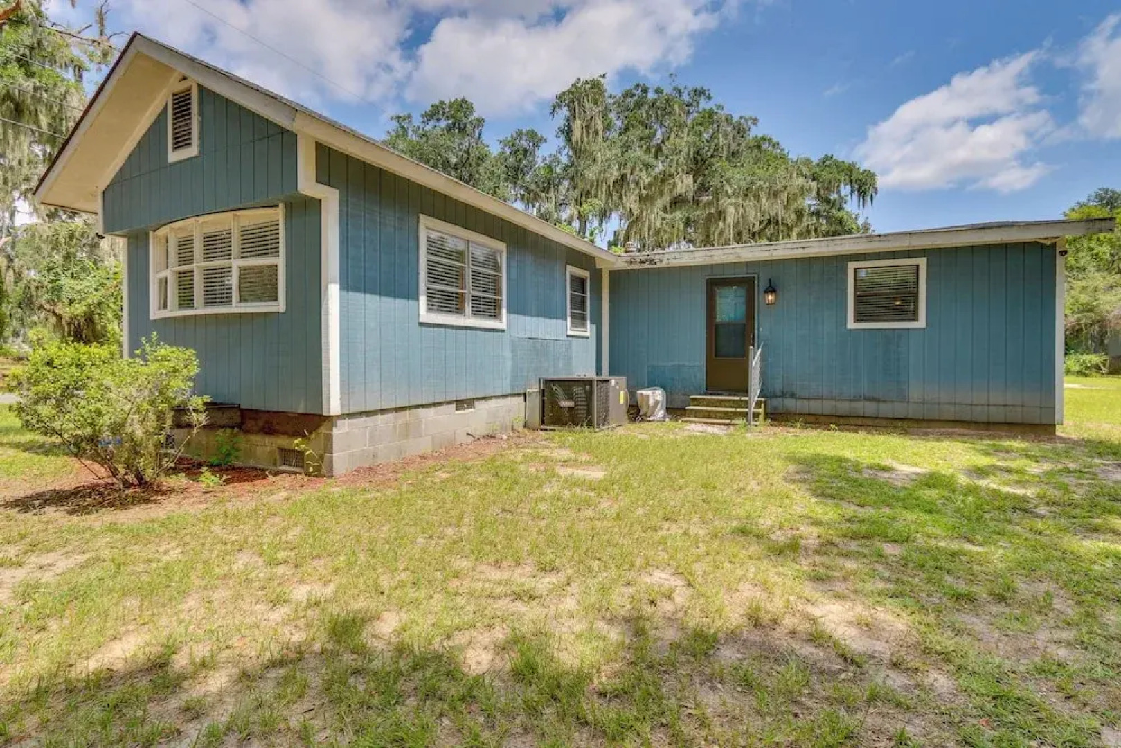 1 Mi to Sands Beach: Walkable Island Home w/ Yard!