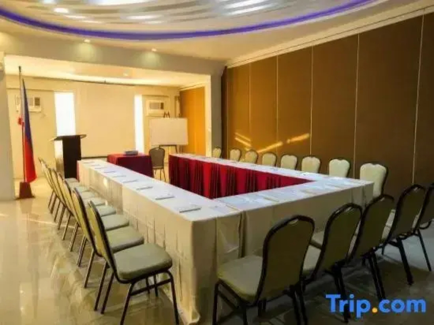 Queen Margarette Hotel Mauban