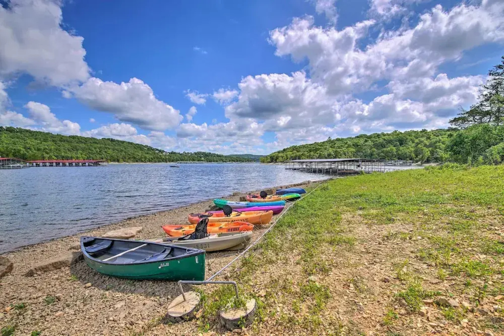 Resort Hot Tub Access! Table Rock Lake Condo