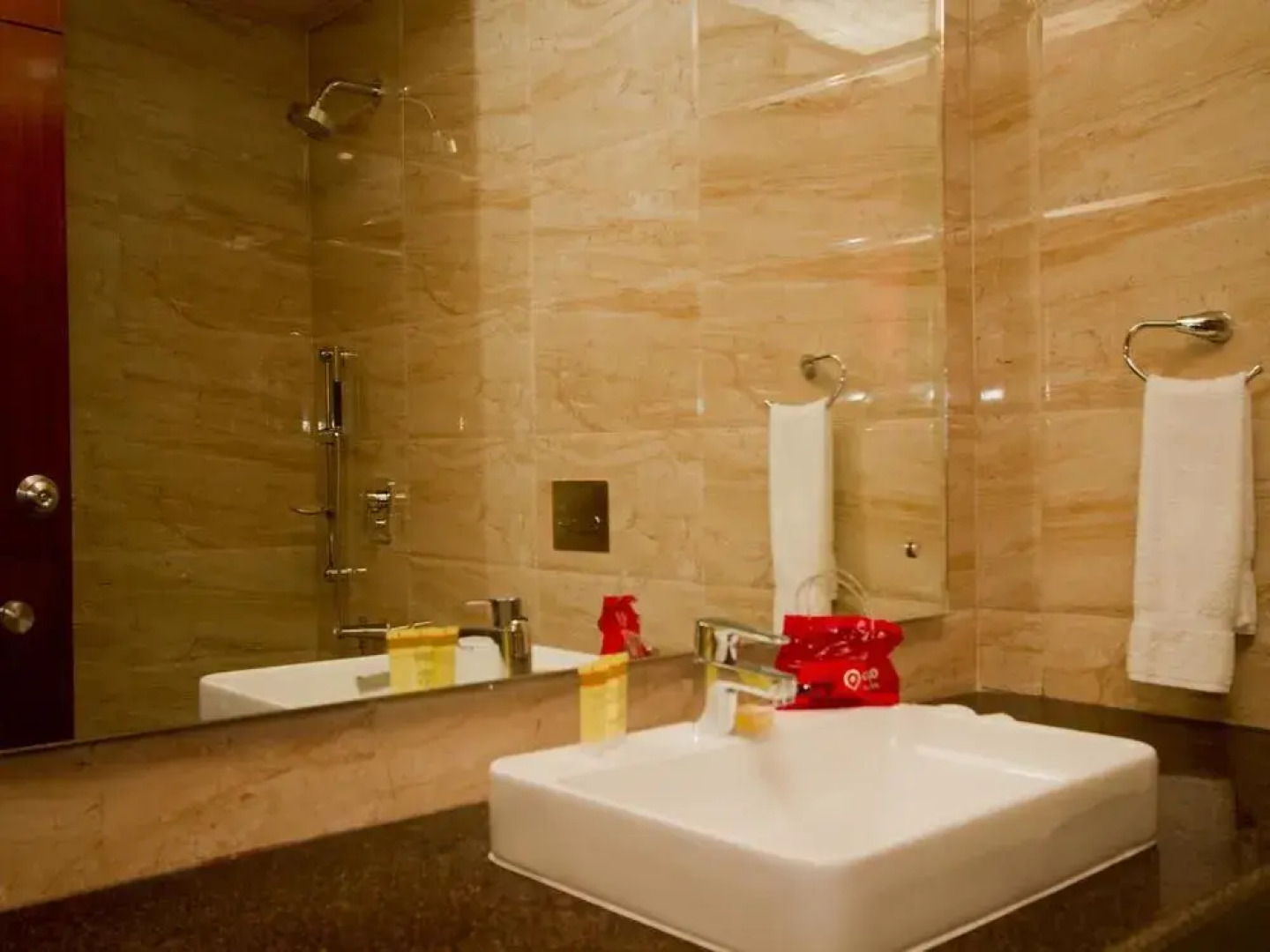 OYO Premium Jagatsukh Valley